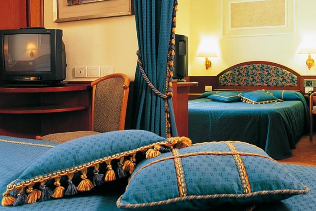 Duca D'Aosta Hotel Habitación foto
