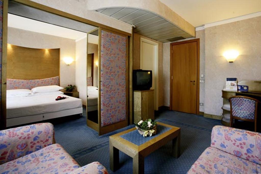 Duca D'Aosta Hotel Habitación foto